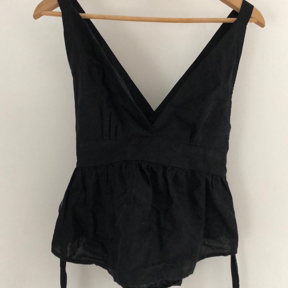 Free people deep plunge shirt, tie back🌻